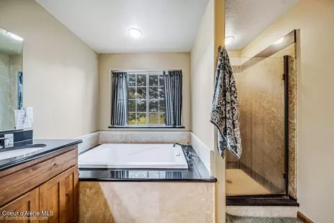 Bath - 31574 N Sienna Loop, Athol, ID 83801 photo 3 of 4