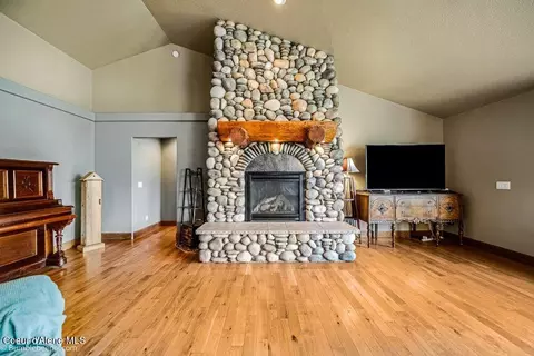 Living - 31574 N Sienna Loop, Athol, ID 83801 photo 3 of 5