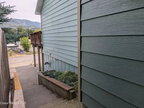 Exterior - 611 W Park Ave, Kellogg, ID 83837 photo 3 of 8
