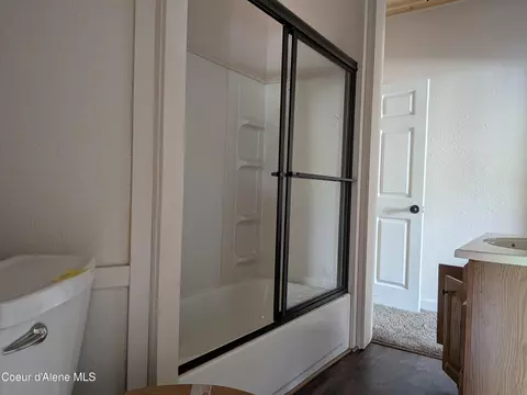 Bath - 611 W Park Ave, Kellogg, ID 83837 photo 3 of 3