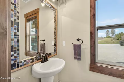 Bath - 3358 E Leebowe Ct, Hayden, ID 83835 photo 3 of 5