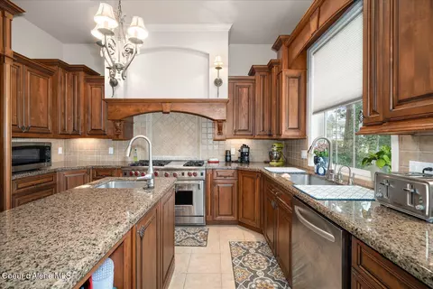Kitchen - 611 N Coles Loop, Post Falls, ID 83854 photo 3 of 4