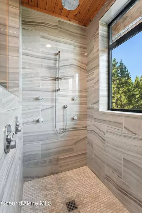 Bath - 4440 E Lisa Rd, Harrison, ID 83833 photo 3 of 6