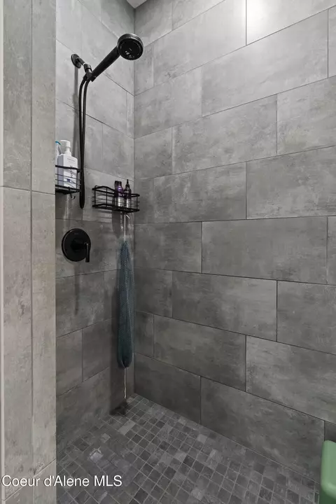 Bath - 185 Serenity Loop, Kingston, ID 83839 photo 3 of 5