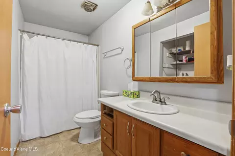 Bath - 243 E Jensen Dr, Hayden, ID 83835 photo 1 of 2