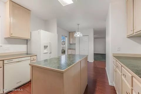 Kitchen - 3683 E Mullan Ave, Post Falls, ID 83854 photo 3 of 6