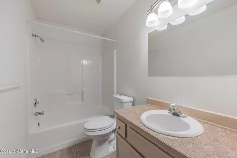 Bath - 3683 E Mullan Ave, Post Falls, ID 83854 photo 6 of 7