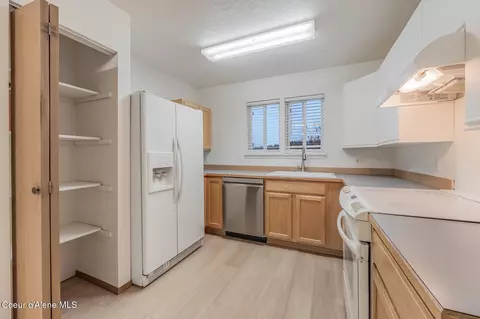 Kitchen - 3683 E Mullan Ave, Post Falls, ID 83854 photo 6 of 6