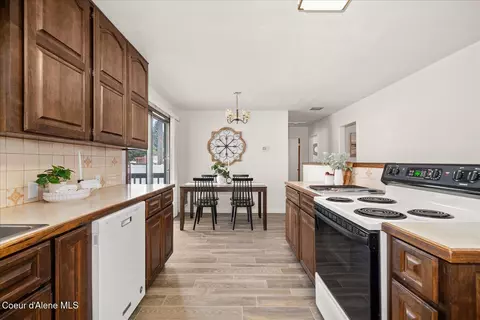 Kitchen - 711 E Mullan Ave, Post Falls, ID 83854 photo 6 of 7