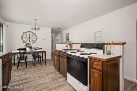 Kitchen - 711 E Mullan Ave, Post Falls, ID 83854 photo 5 of 7