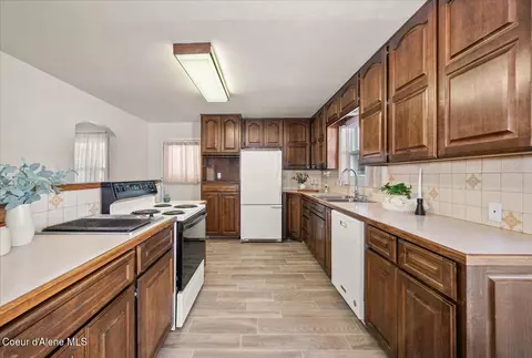 Kitchen - 711 E Mullan Ave, Post Falls, ID 83854 photo 4 of 7