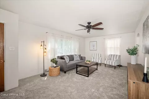 Living - 711 E Mullan Ave, Post Falls, ID 83854 photo 3 of 4