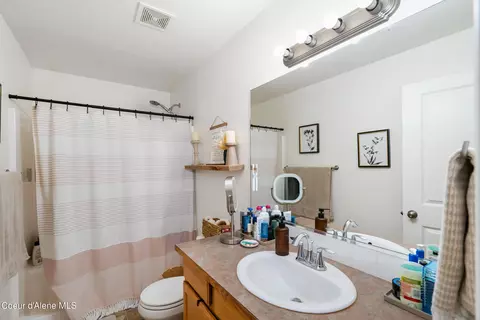 Bath - 3611 E Kauffman Ln, Post Falls, ID 83854 photo 1 of 2