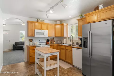 Kitchen - 3611 E Kauffman Ln, Post Falls, ID 83854 photo 1 of 2