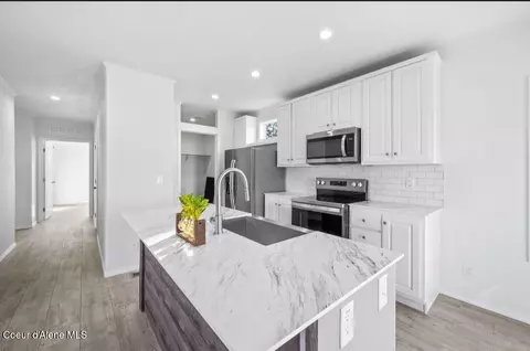 Kitchen - 80 E Beardmore Ave, Priest River, ID 83856 photo 6 of 7