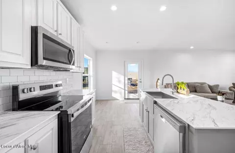 Kitchen - 80 E Beardmore Ave, Priest River, ID 83856 photo 4 of 7