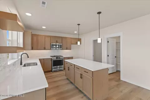 Kitchen - 6565 W Constantine Ln, Rathdrum, ID 83858 photo 2 of 7