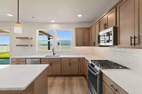 Kitchen - 6565 W Constantine Ln, Rathdrum, ID 83858 photo 6 of 7