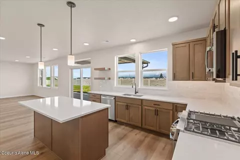 Kitchen - 6565 W Constantine Ln, Rathdrum, ID 83858 photo 5 of 7