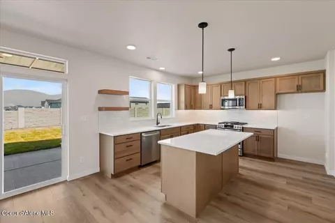 Kitchen - 6565 W Constantine Ln, Rathdrum, ID 83858 photo 3 of 7