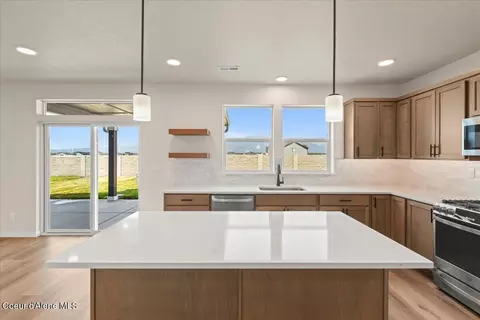 Kitchen - 6565 W Constantine Ln, Rathdrum, ID 83858 photo 4 of 7