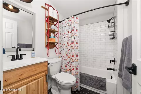 Bath - 616 Upper Third St, Kellogg, ID 83837 photo 1 of 1