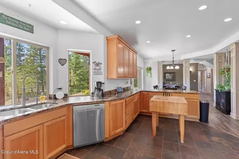 Kitchen - 10240 E Howard Rd, Athol, ID 83801 photo 7 of 9