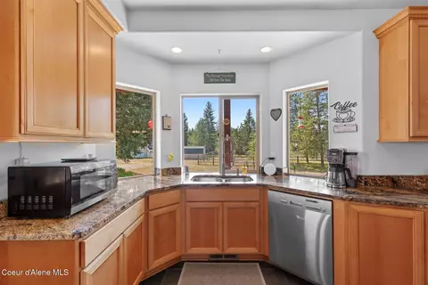 Kitchen - 10240 E Howard Rd, Athol, ID 83801 photo 8 of 9