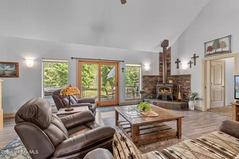 Living - 10240 E Howard Rd, Athol, ID 83801 photo 6 of 8