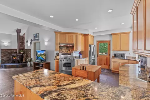 Kitchen - 10240 E Howard Rd, Athol, ID 83801 photo 3 of 9