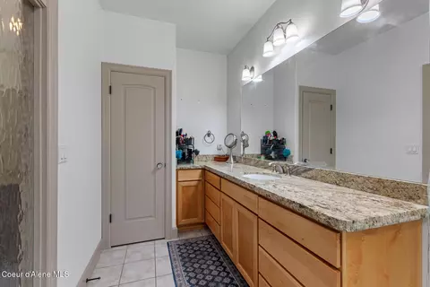 Bath - 10240 E Howard Rd, Athol, ID 83801 photo 3 of 5