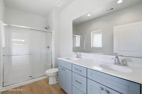 Bath - 751 N Galbraith Lp, Post Falls, ID 83854 photo 2 of 3