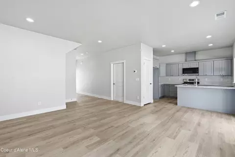 Living - 751 N Galbraith Lp, Post Falls, ID 83854 photo 3 of 3