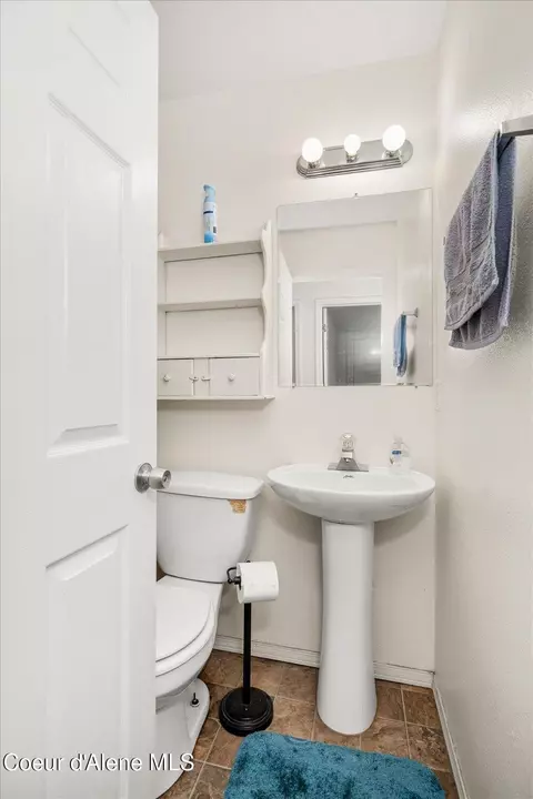 Bath - 699 E Ockert St S, Oldtown, ID 83822 photo 2 of 2