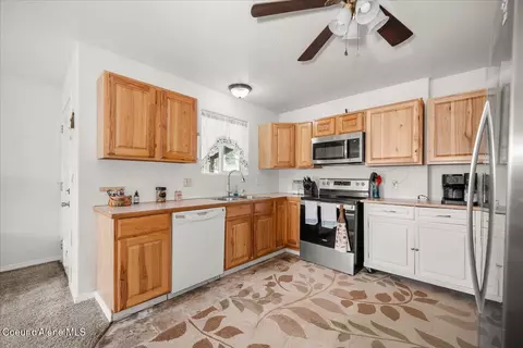 Kitchen - 699 E Ockert St S, Oldtown, ID 83822 photo 2 of 4