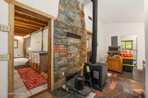 Entry Way - 245 E Wrenco Rd, Sandpoint, ID 83864 photo 5 of 9