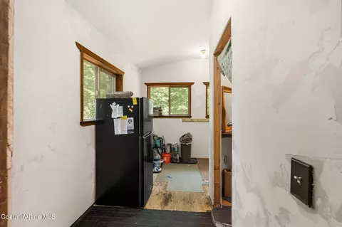 Entry Way - 245 E Wrenco Rd, Sandpoint, ID 83864 photo 6 of 9