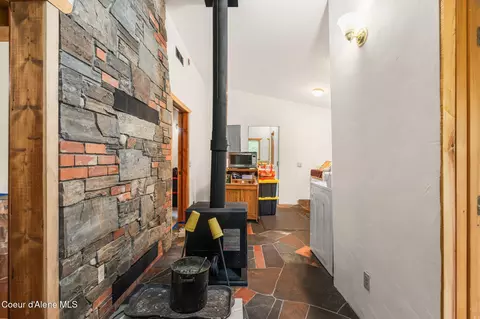 Entry Way - 245 E Wrenco Rd, Sandpoint, ID 83864 photo 4 of 9