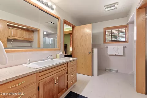 Bath - 1910 E Rodkey Dr, Post Falls, ID 83854 photo 2 of 2