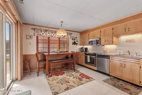 Kitchen - 1910 E Rodkey Dr, Post Falls, ID 83854 photo 2 of 2