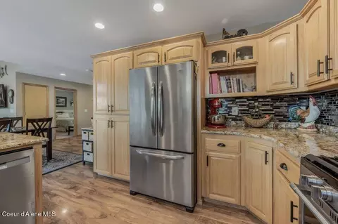 Kitchen - 11413 N Summit Loop, Hauser, ID 83854 photo 4 of 4