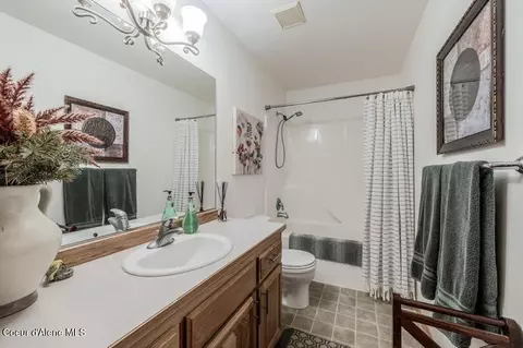 Bath - 11413 N Summit Loop, Hauser, ID 83854 photo 3 of 4