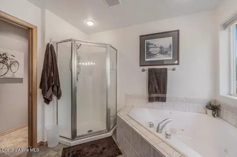 Bath - 11413 N Summit Loop, Hauser, ID 83854 photo 2 of 4