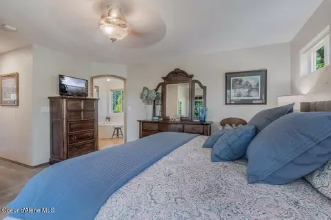 Bedroom - 11413 N Summit Loop, Hauser, ID 83854 photo 3 of 10