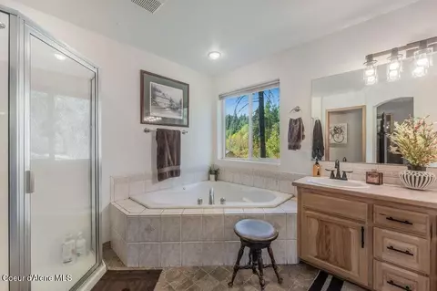 Bath - 11413 N Summit Loop, Hauser, ID 83854 photo 1 of 4