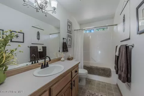 Bath - 11413 N Summit Loop, Hauser, ID 83854 photo 4 of 4