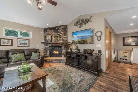 Living - 11413 N Summit Loop, Hauser, ID 83854 photo 4 of 6
