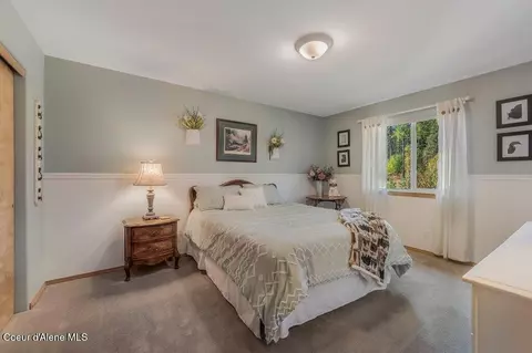Bedroom - 11413 N Summit Loop, Hauser, ID 83854 photo 9 of 10
