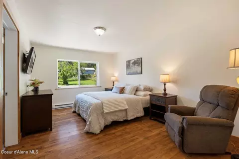 Bedroom - 925 Lower Pack River Rd, Sandpoint, ID 83864 photo 1 of 6