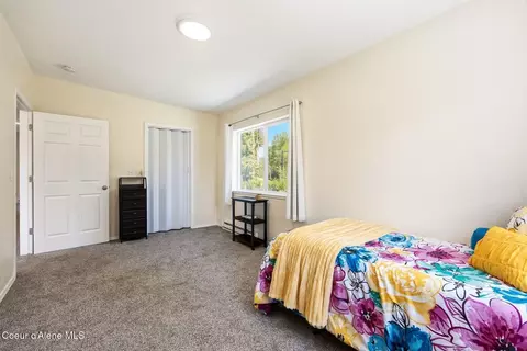 Bedroom - 925 Lower Pack River Rd, Sandpoint, ID 83864 photo 4 of 6